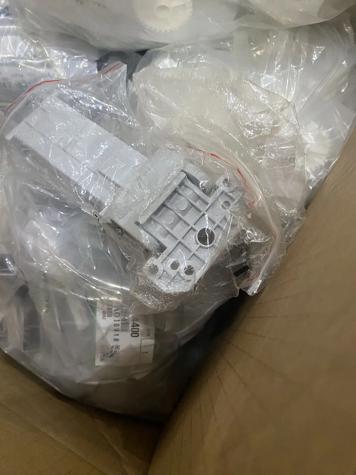 

1 комплект шарнира ADF в сборе CQ819-60011 для HP LaserJet Enterprise 700 Color M725 M775 MFP M725dn M725f M725z M775dn M775