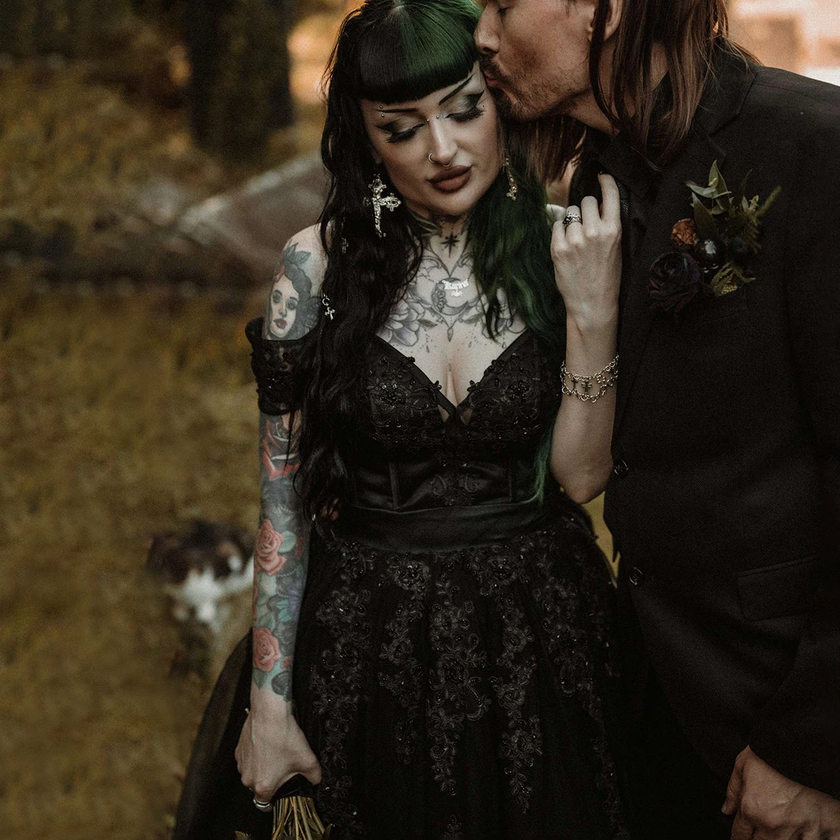 Off Shoulder Black Gothic Pearls Appliqued Wedding Dress Customized Plus Size Sweetheart Alternative Tulle Puffy Bridal Gown