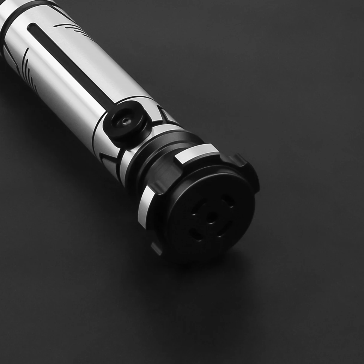 

TXQSABER Lightsaber Judger SDRGB SNV4 no Blade Metal Hilt Smooth Swing FOC Heavy Dueling Lightsaber for Adult Cosplay Toys