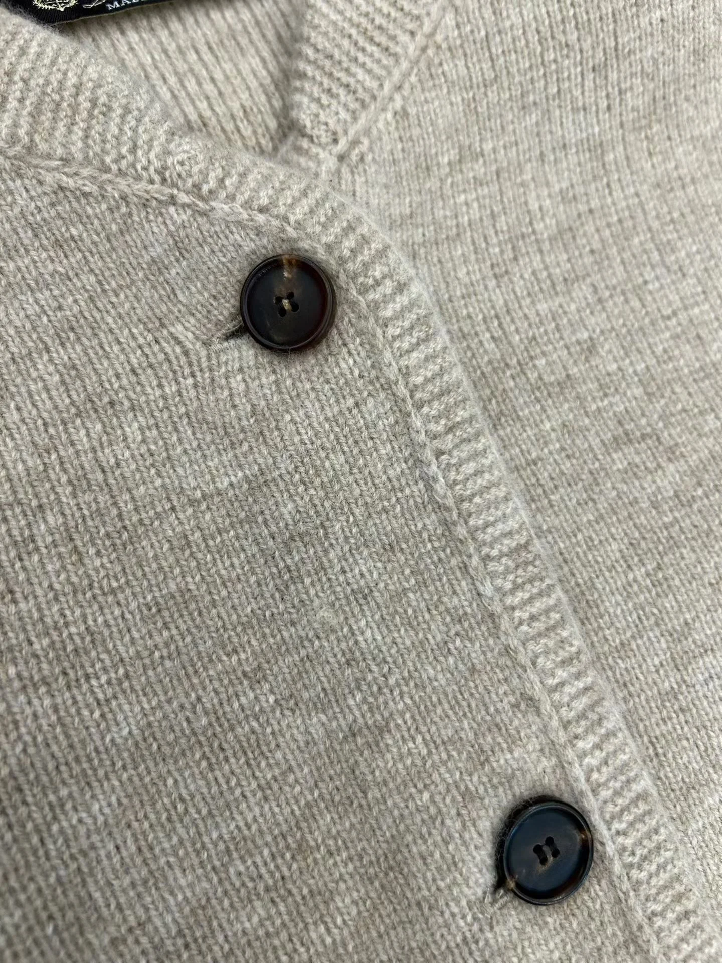 เสื้อผ้าผู้หญิงต้นฤดูใบไม้ร่วงแบบใหม่ สไตล์เรโทร เสื้อแจ็คเก็ตแคชเมียร์ทรงหรูหรา กระดุมแถวเดียว มีกระเป๋า