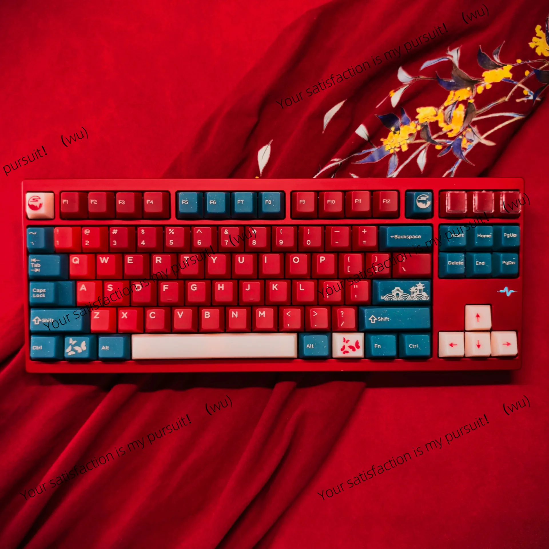 Nephrite red bean keycaps are engraved with fog through, and 178-key mechanical magnetic axis keyboard caps