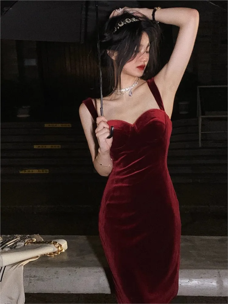 ชุดเดรสเชือกแขวนคอจัดเลี้ยงเอวกอดกํามะหยี่ขนาดพลัส