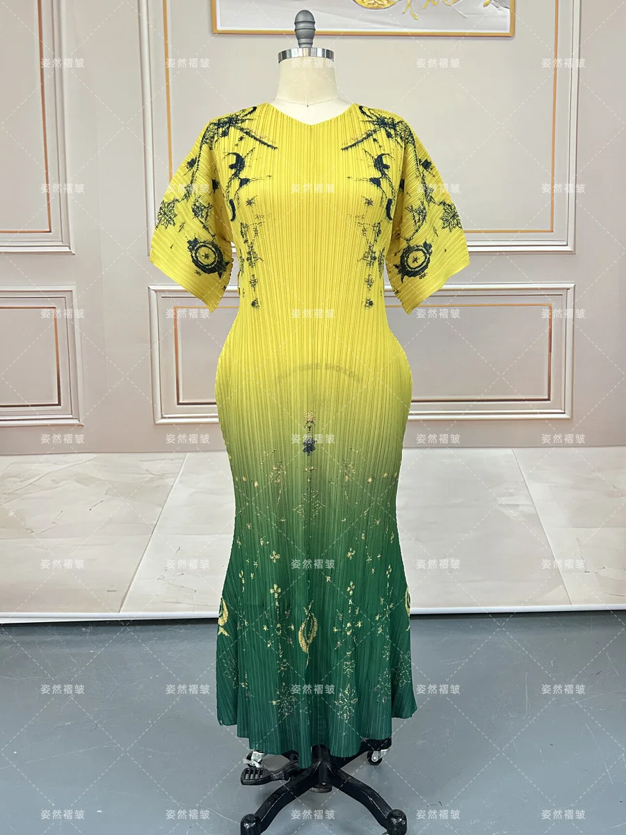 2026 New Yellow-green Gradual Change Holiday Style Long Dress Temperament V-neck Printing Pleated Dress Thin Women's Clothing