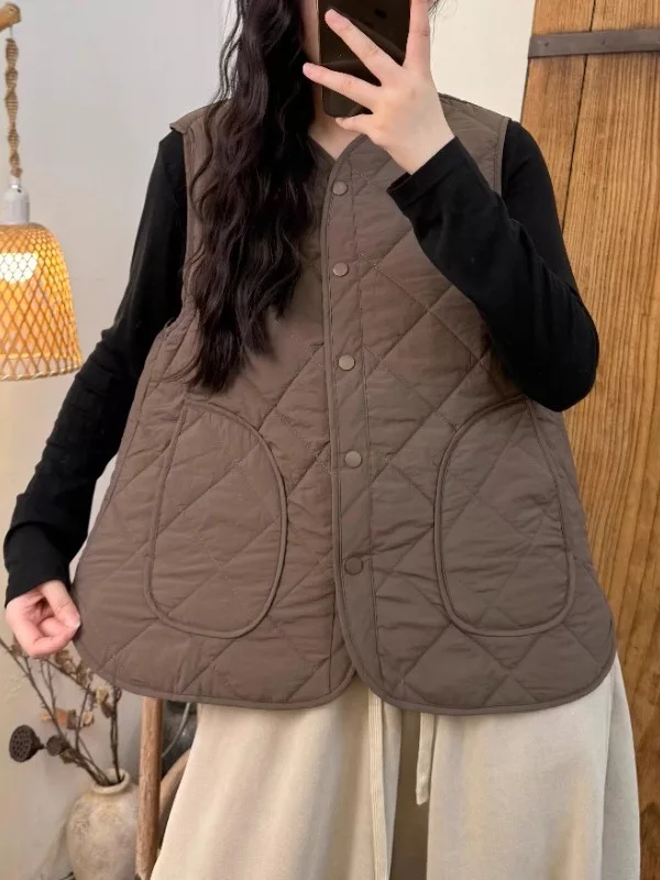 

Women's Quilted Cotton Vest Simple Stitching Warm Outerwear Loose Fit Inner Wear Fce Lined round Ne Single Button Closure