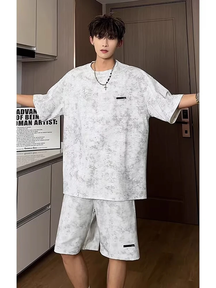 Conjunto de Camiseta Esportiva de Manga Curta Tingida Estilo Americano e Shorts Estilo Casual para Homens, Moda de Verão, Roupa Casual