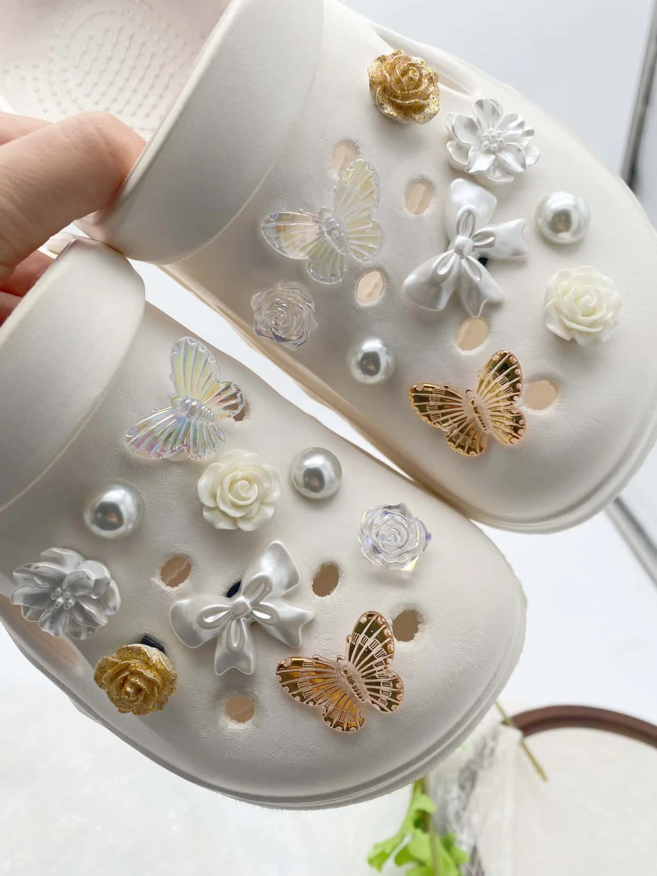 18pcs Fashion Bow & Flower Shoe Charms - Detachable DIY Accessories for Garden Shoes & Sandals, Perfect Small Holiday Gifts