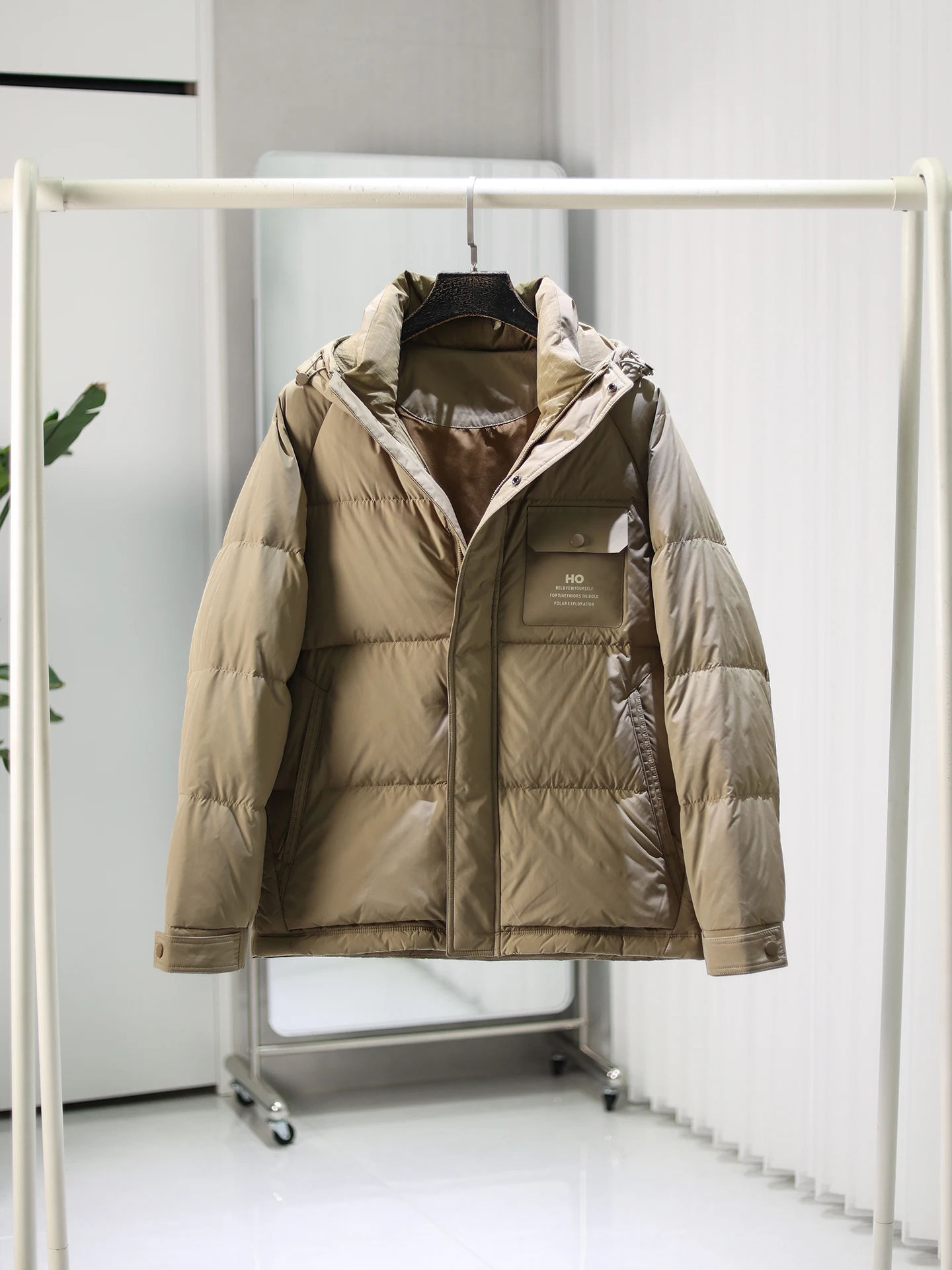 

Высокая упругость наполнителя! Супер тепло! Ветрозащитный и водонепроницаемый! Зимняя мужская куртка с капюшоном, утепленная, из 90% утиного пуха, устойчивая к холоду