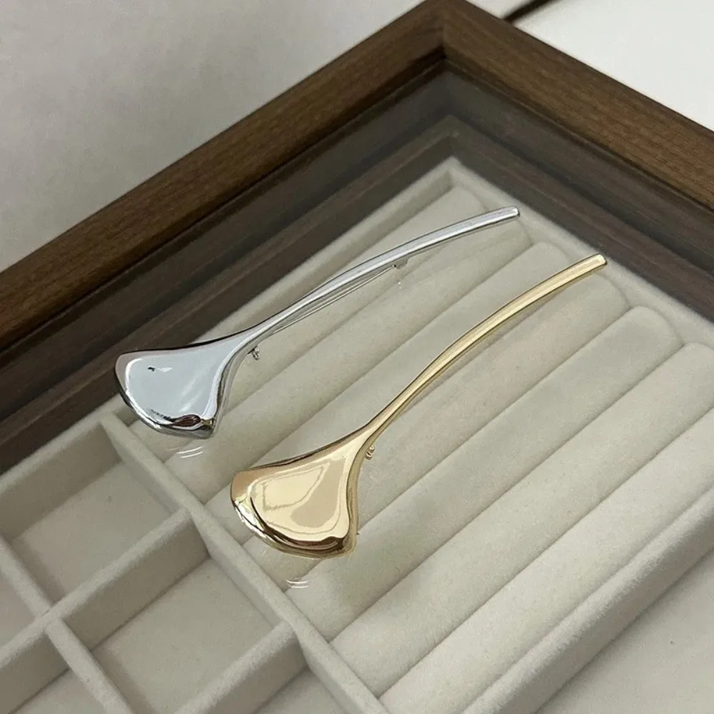 الصدار زخرفة الجنكة ليف بروش النمط الفرنسي أنيقة طويلة ورقة دبوس فاخر الذهب معدن لامع بروش المرأة