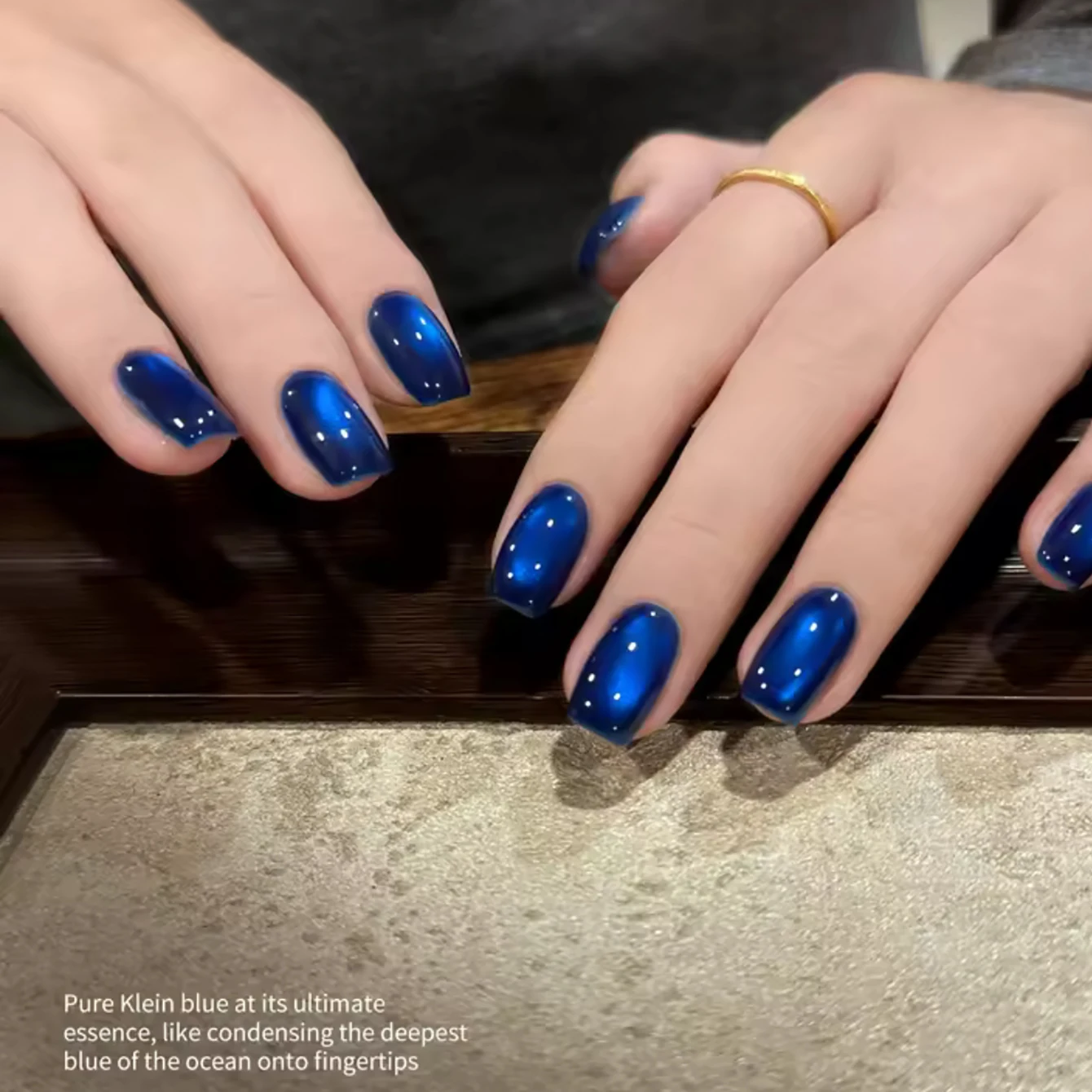 Nail Art Violet - طلاء أظافر جل أزرق بتأثير عين