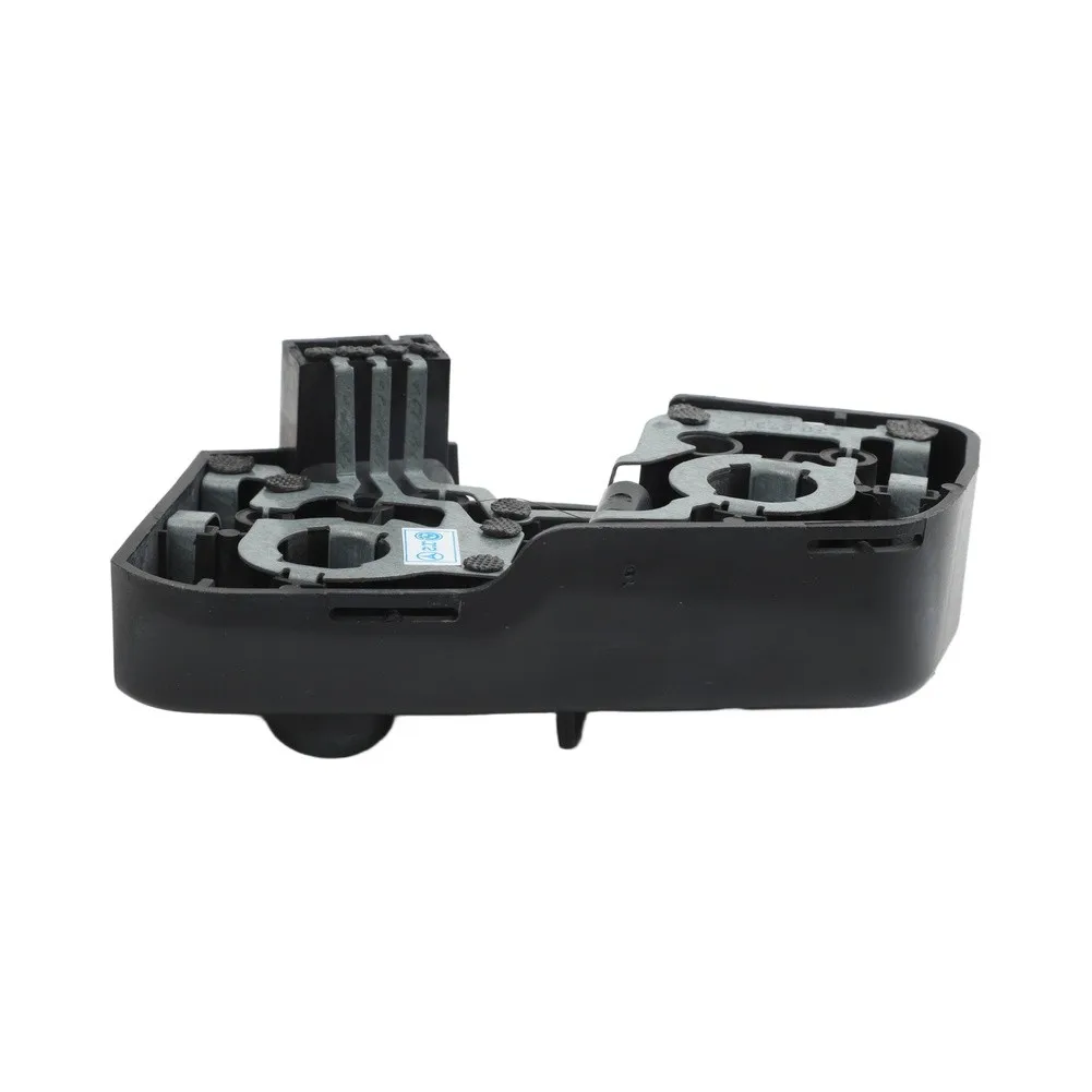 Rear Left Inner Light Socket for BMW 3 Series For E46 Sedan (2001-2007) 63217165743 ABS Black Direct Replacement