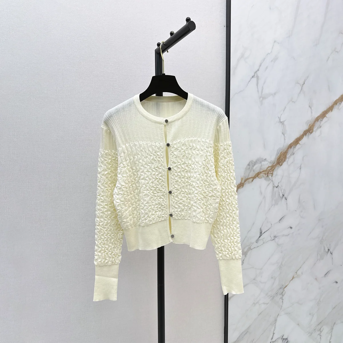 2026 high-quality women's textured bubble pleated round neck short knitted cardigan--26922112