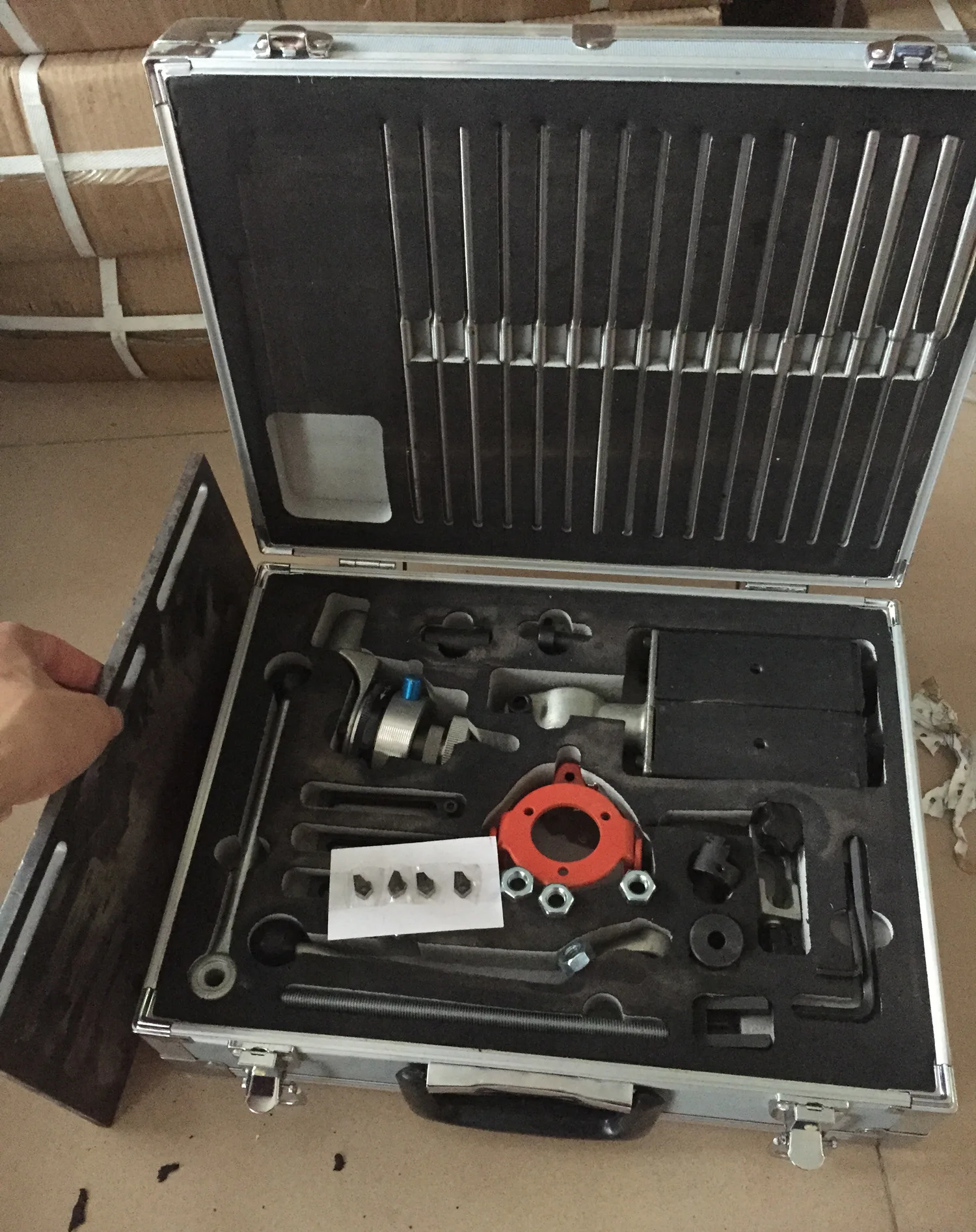 

Универсальный станок для шлифовки седел клапанов QM18-62мм, инструмент для обслуживания и ремонта двигателей, прибор для обслуживания моторов