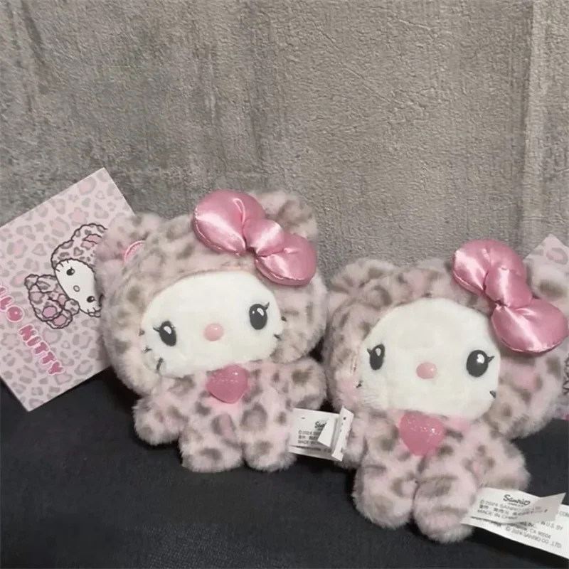 # Sanrio Hello! Llavero con colgante de muñeca de la serie de oso con estampado de leopardo Kuromi de peluche, mochila de dibujos animados, juguetes colgantes de peluche, regalos para niños