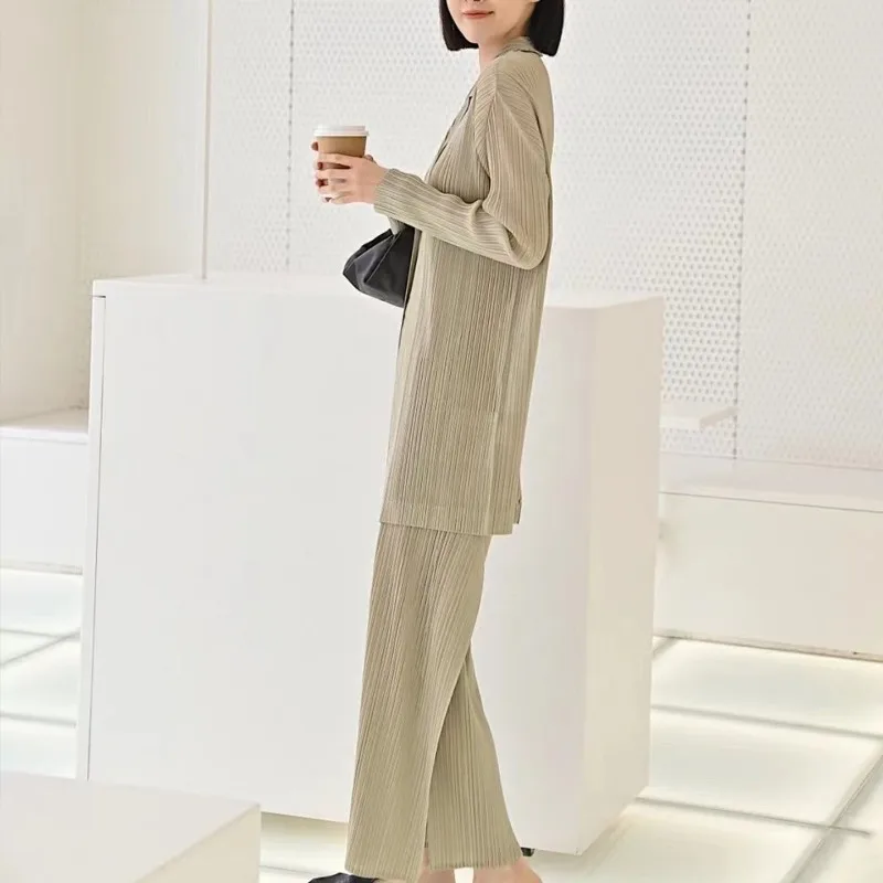 

Miyake плиссированный 2026 новый весенне-осенний модный костюм женский простой модный тонкий плиссированный топ брюки из двух частей в минималистском стиле