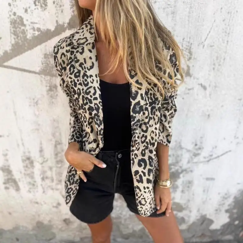 

Женский деловой костюм-двойка в деловом стиле, приталенный, с длинным рукавом, из полиэстера, с асимметричным вырезом на одно плечо, с анималистическим принтом