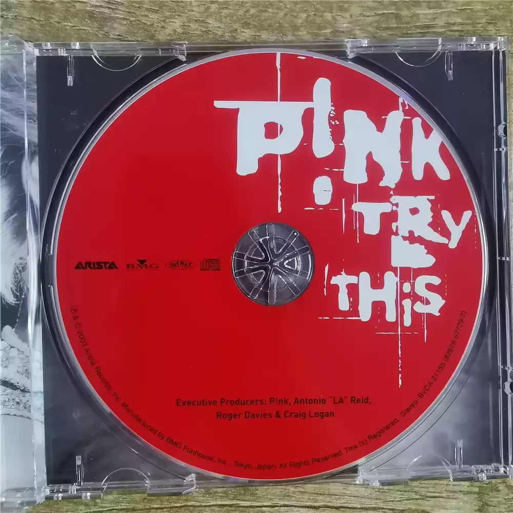 CD PiNK Testez esta obra-prima de Pop Rock e Punk Pop nos anos 2000 emitido em 2006, Pop, Rock, Punk e outros elementos