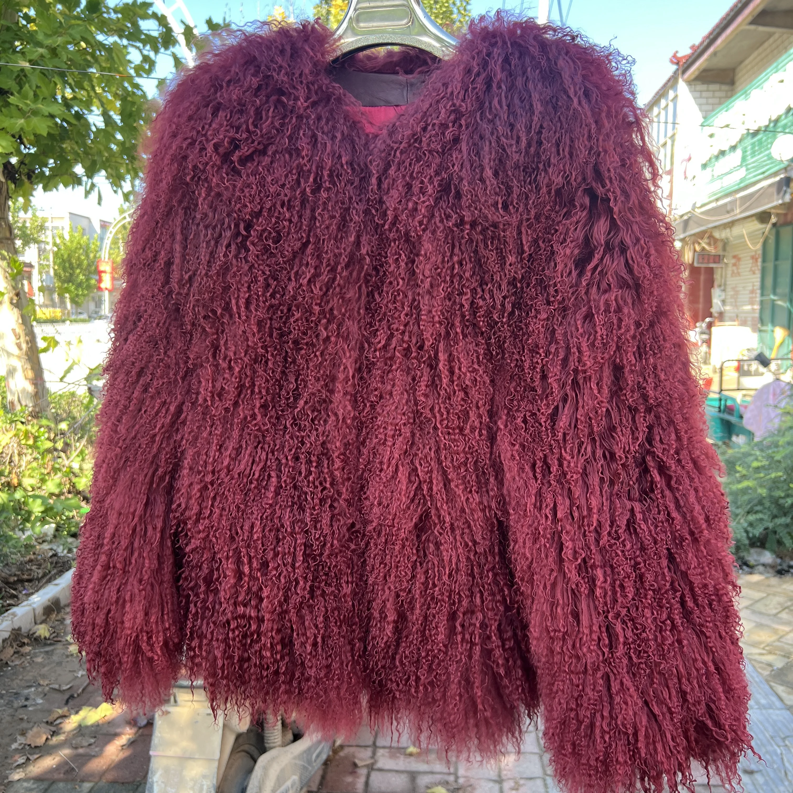 سترة جلدية جديدة للشتاء من Aulande لعام 2025 معطف فرو الأغنام المنغولية للنساء بني داكن ملابس من الفرو الحقيقي معطف واق من المطر ملابس خارجية باللون الأبيض #3