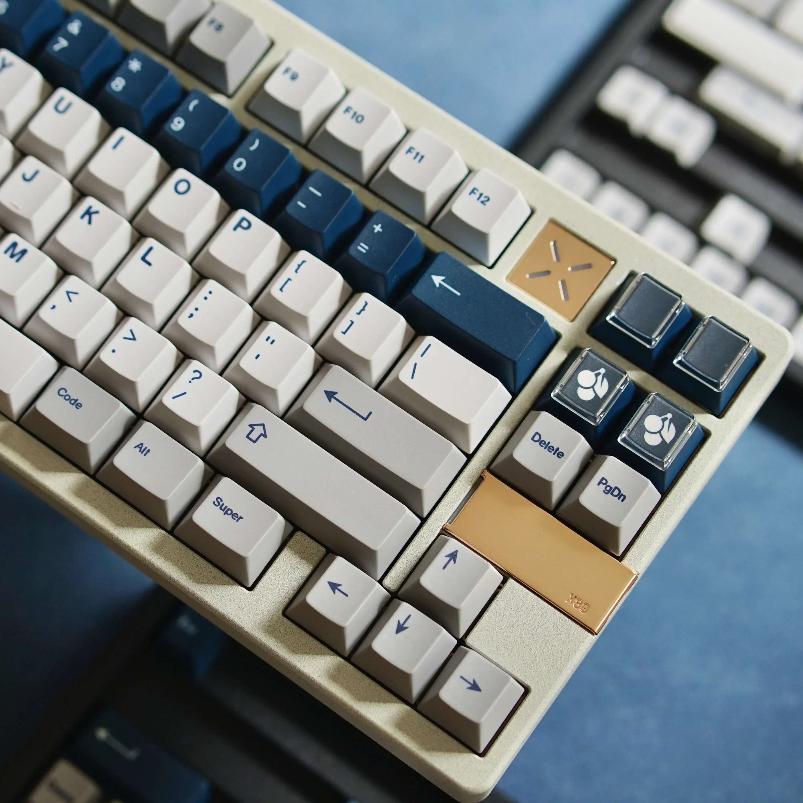 Personalização de sublimação de teclado mecânico com tema azul prussiano