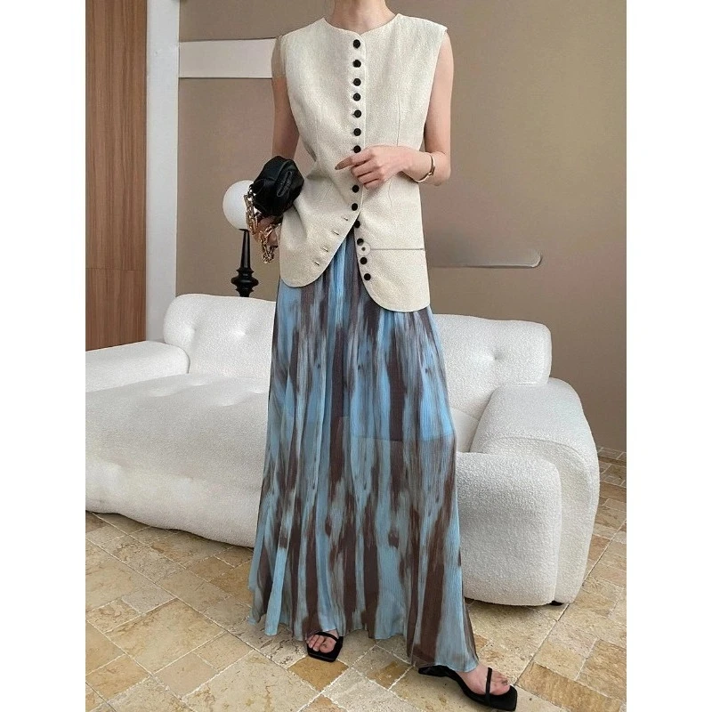 French vintage linen multi-button waistcoat with a waist-cinching design for a slim fit, new style for 2025.