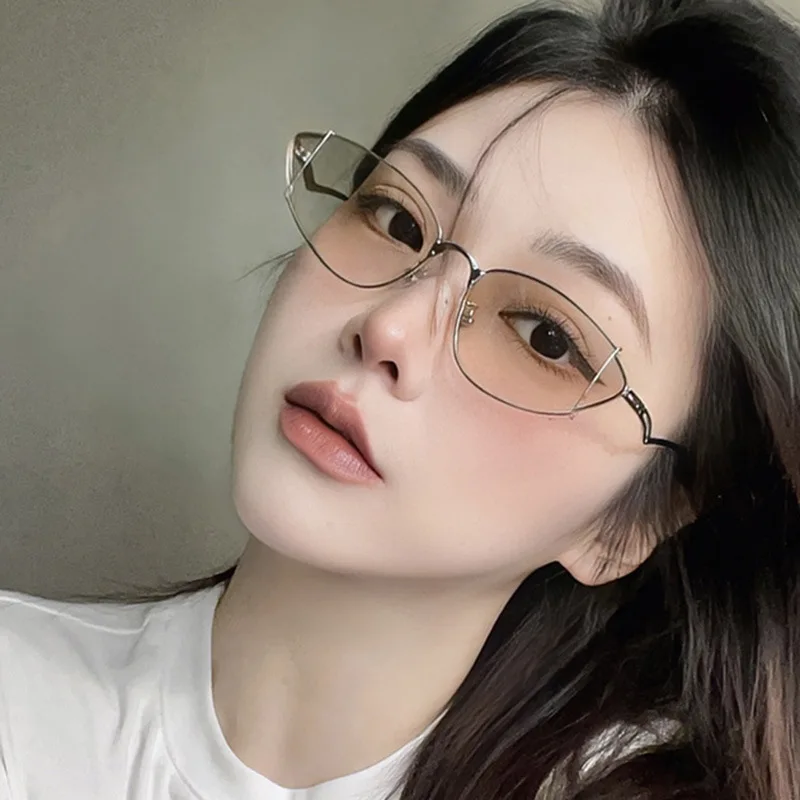 

New Metal Frame Cat Eye Sunglasses for Women Fashion Unique Small Shades Sunglasses Womens Luxury Brand Cool Triangle Eyewear