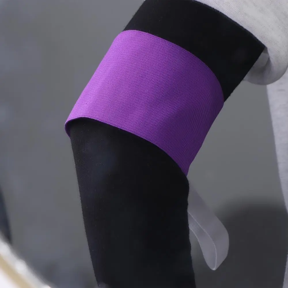 Fascia da braccio regolabile per capitano di calcio Visibilità antiscivolo Fascia da braccio sportiva Braccialetti da calcio colorati anti-offset Sport di squadra all'aperto