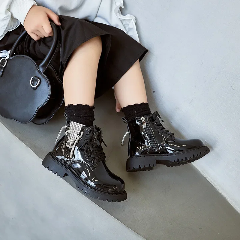 2024 New Girls Short Boots Black Glossy Cool Princess Catwalk Shoes Chic Spring Autumn Thin Cotton Kids Shoes Elegant Chic PU