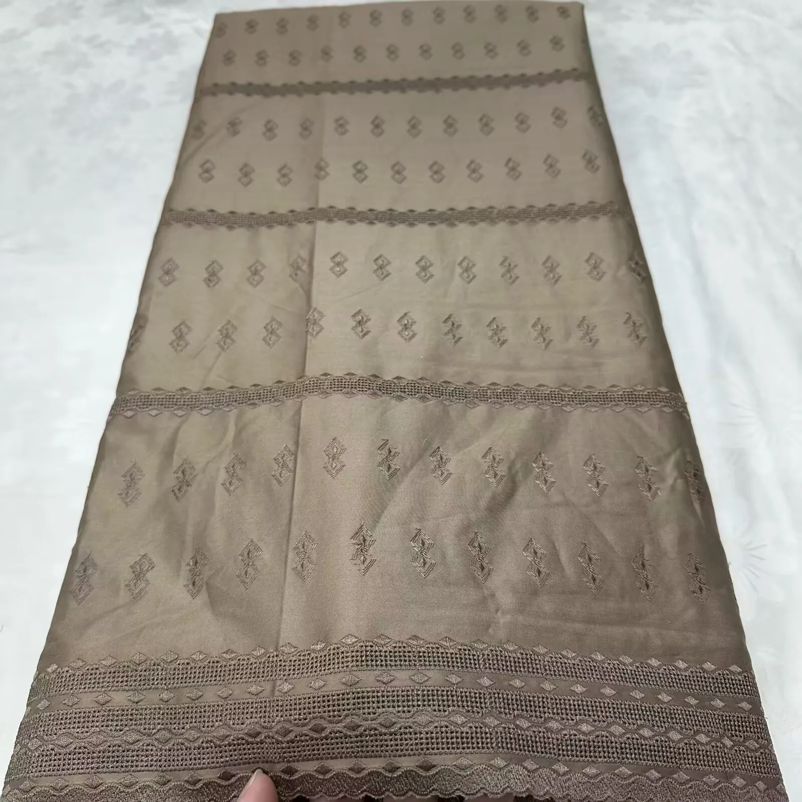 الراقية الأفريقي النيجيري فرنسا الساتان الرجالي السويسري البولندية أقمشة الدانتيل 2025 رائجة البيع لفساتين الخياطة حفل زفاف العريس