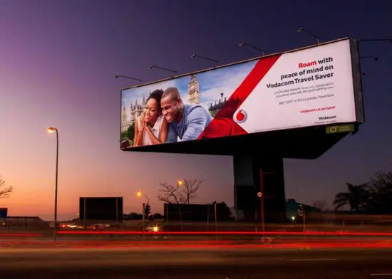 تخصيص P4 P5 P6 P8 P10 في الهواء الطلق كامل اللون سطوع عالية خزانة حديدية ثابتة مقاوم للماء IP65 الإعلان LED شارع فيديو