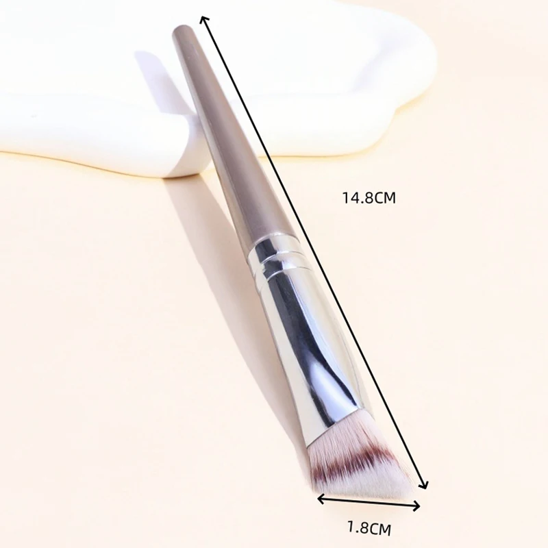 1pc triângulo chanfrado fundação escova círculos escuros manchas de acne corretivo escovas facial iluminador escova compõem ferramentas