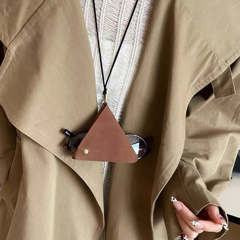 Vintage Suede Minimalist Long Necklace with Hanging Neck Triangle Bag Halter Key Case Unique Portable PU Key Wallets Decoration