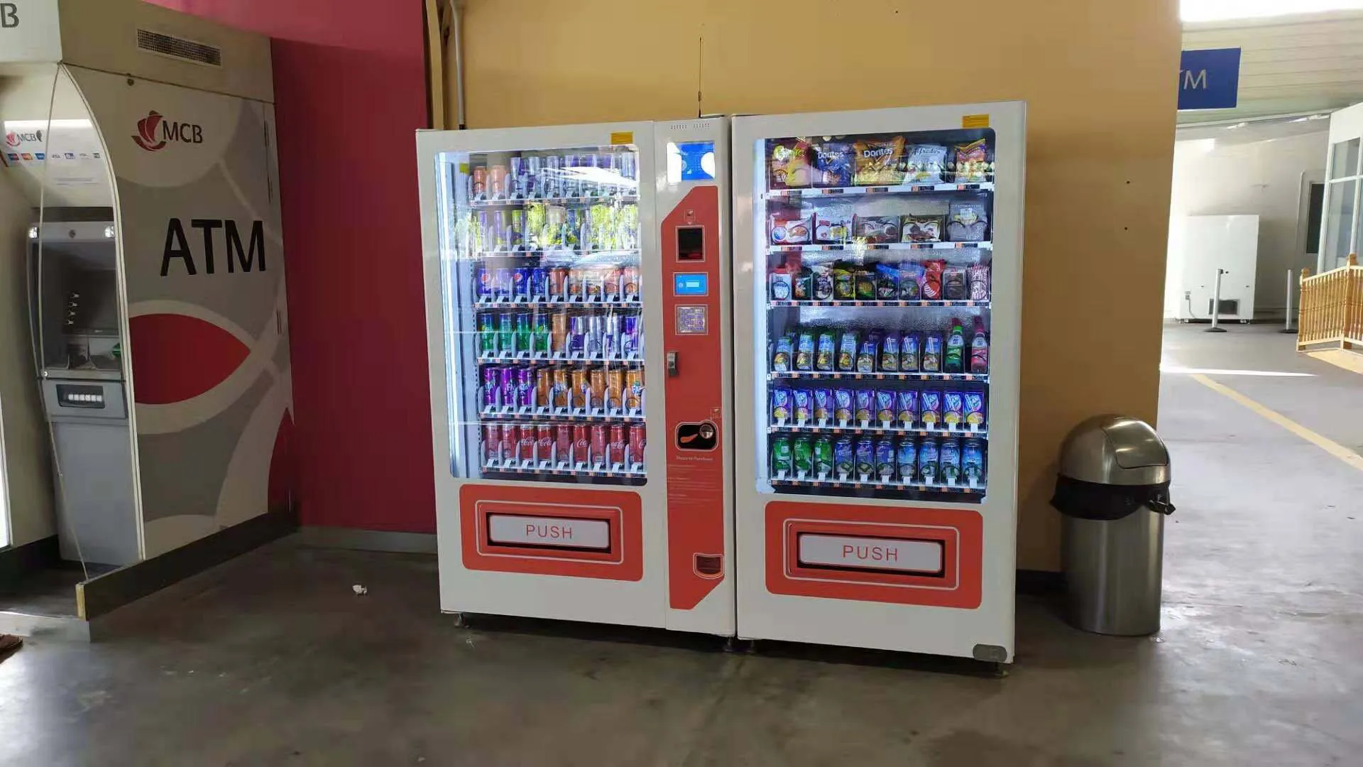 YG Self-service convenience store foods combo vending machine snacks and drinks shelf water vending machines