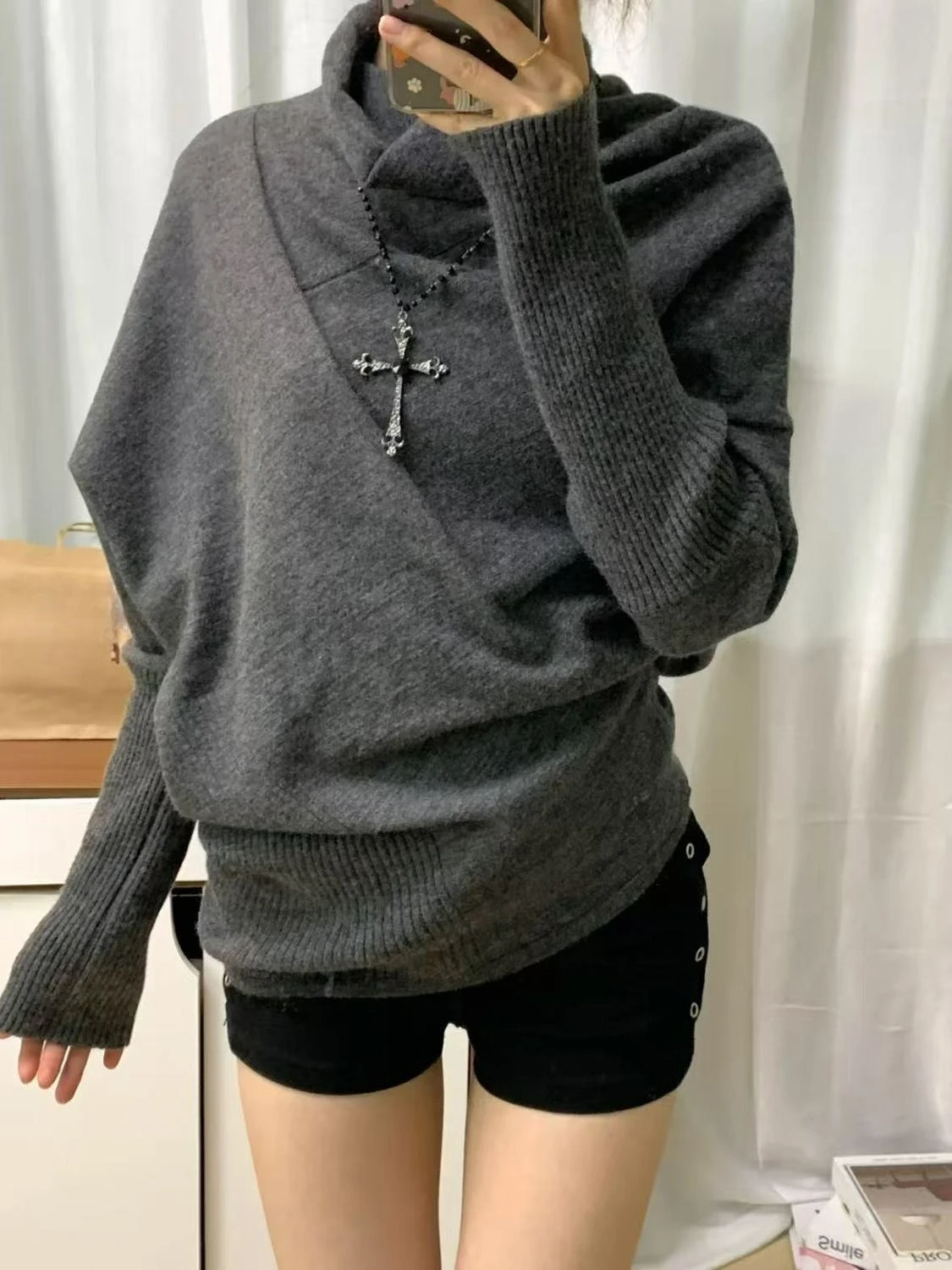 

Vintage Batwing Sleeve High Neck Gray Sweater for Women 2025 Autumn New Pullover Knitted Top with Design Sense