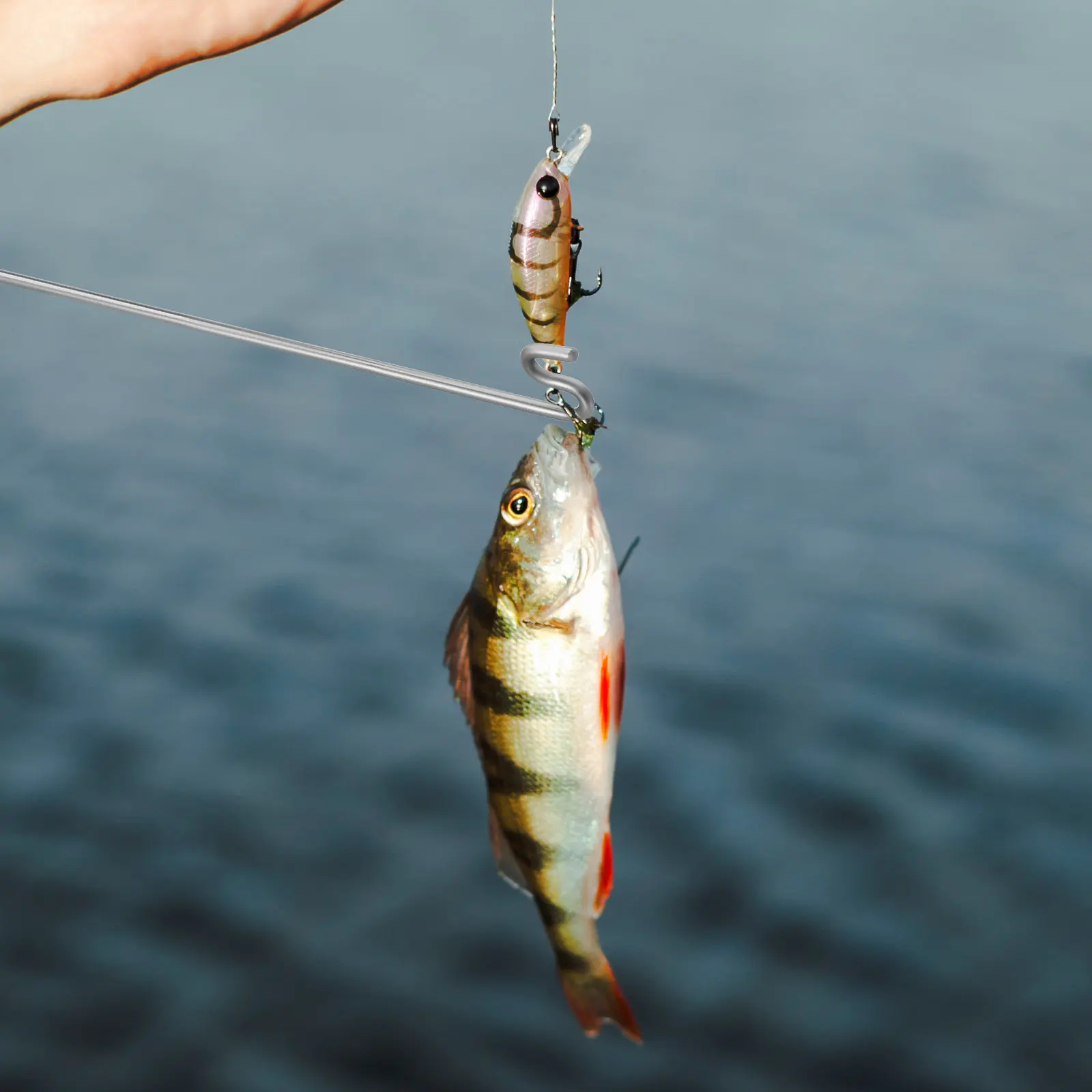 

Набор из 2-х портативных металлических инструментов для быстрого и безопасного извлечения рыболовных крючков, универсальное устройство для различных крючков, рыболовные принадлежности