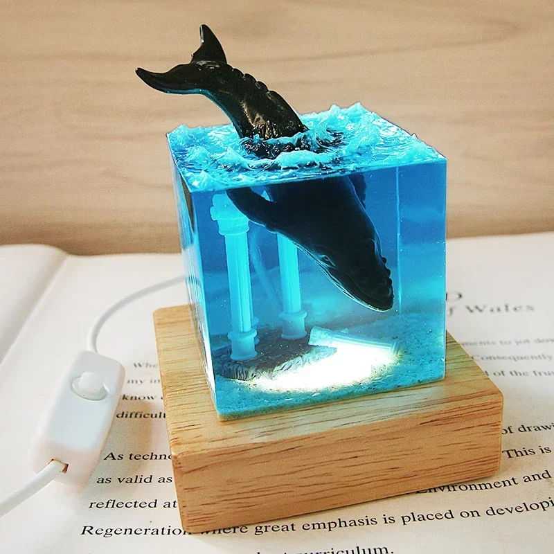 [TML] Handicraft marine ornaments sea whale fish tank night light Resin crystal car ornament home desk Decoration model gift