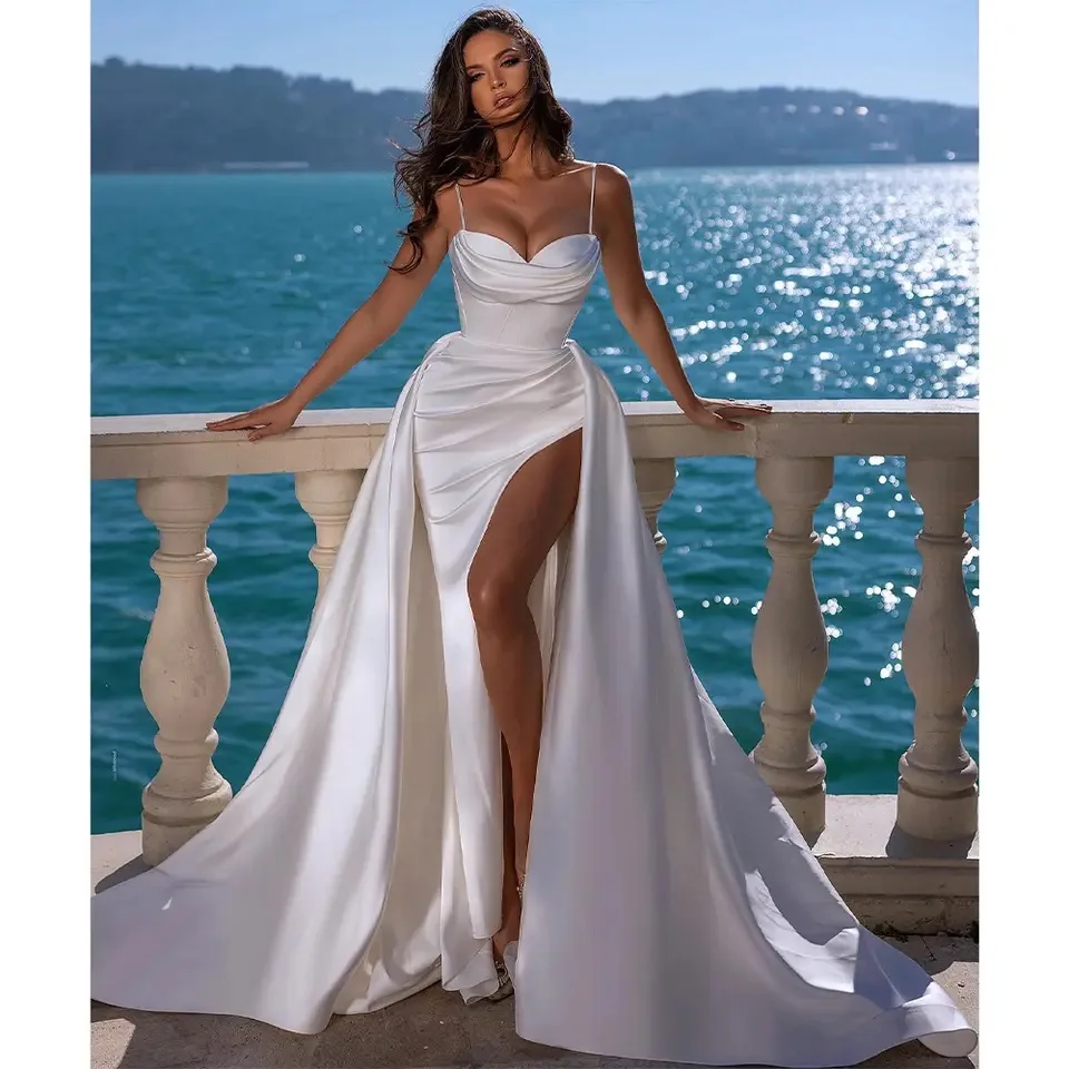 Eleganti abiti da sposa da spiaggia in raso con strascico rimovibile per la sposa Abiti da sposa lunghi con scollo a cuore a sirena personalizzati