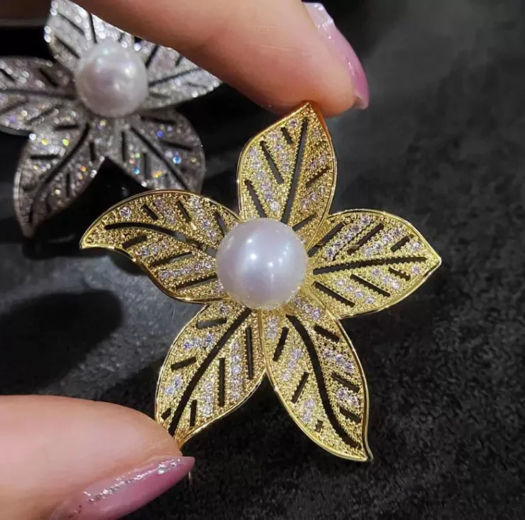 Fashionable flower pearl colored zircon brooch, anti-exposure brooch for women, metal button to fix clothes, wedding party gift