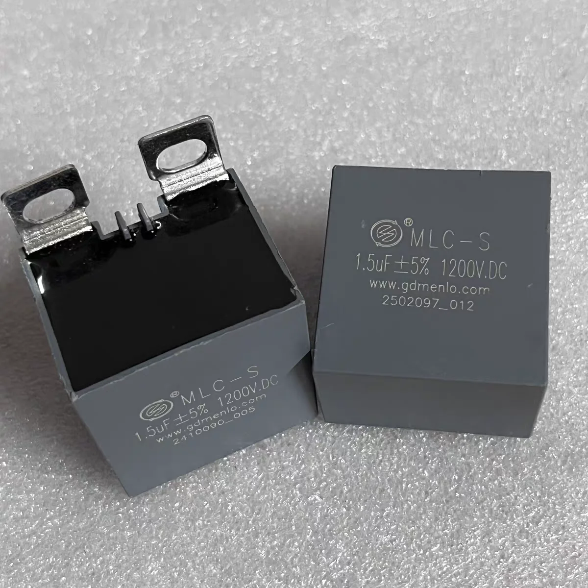 Совершенно новый оригинальный тип MLC-S 1,5 мкФ 1200 В постоянного тока высокочастотная защита от поглощения IGBT неиндуктивный конденсатор 43*30*45 мм P25MM