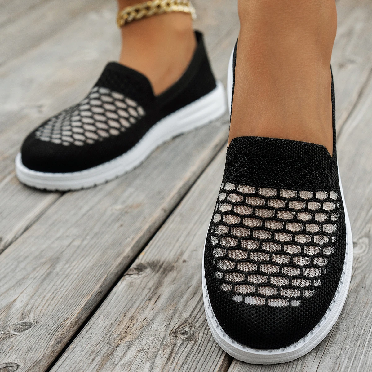 

Women's Solid Color Casual Round-headed Walking Flat Shoes Spring and Summer Mesh Design Breathable One-legged Lazy Shoes.