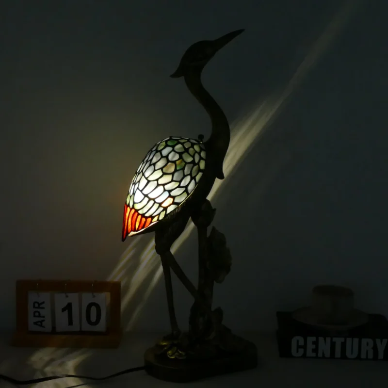 Lámpara de mesa con grulla Tiffany de vitral retro nórdico, adorno para dormitorio y cafetería, lámpara de mesa decorativa