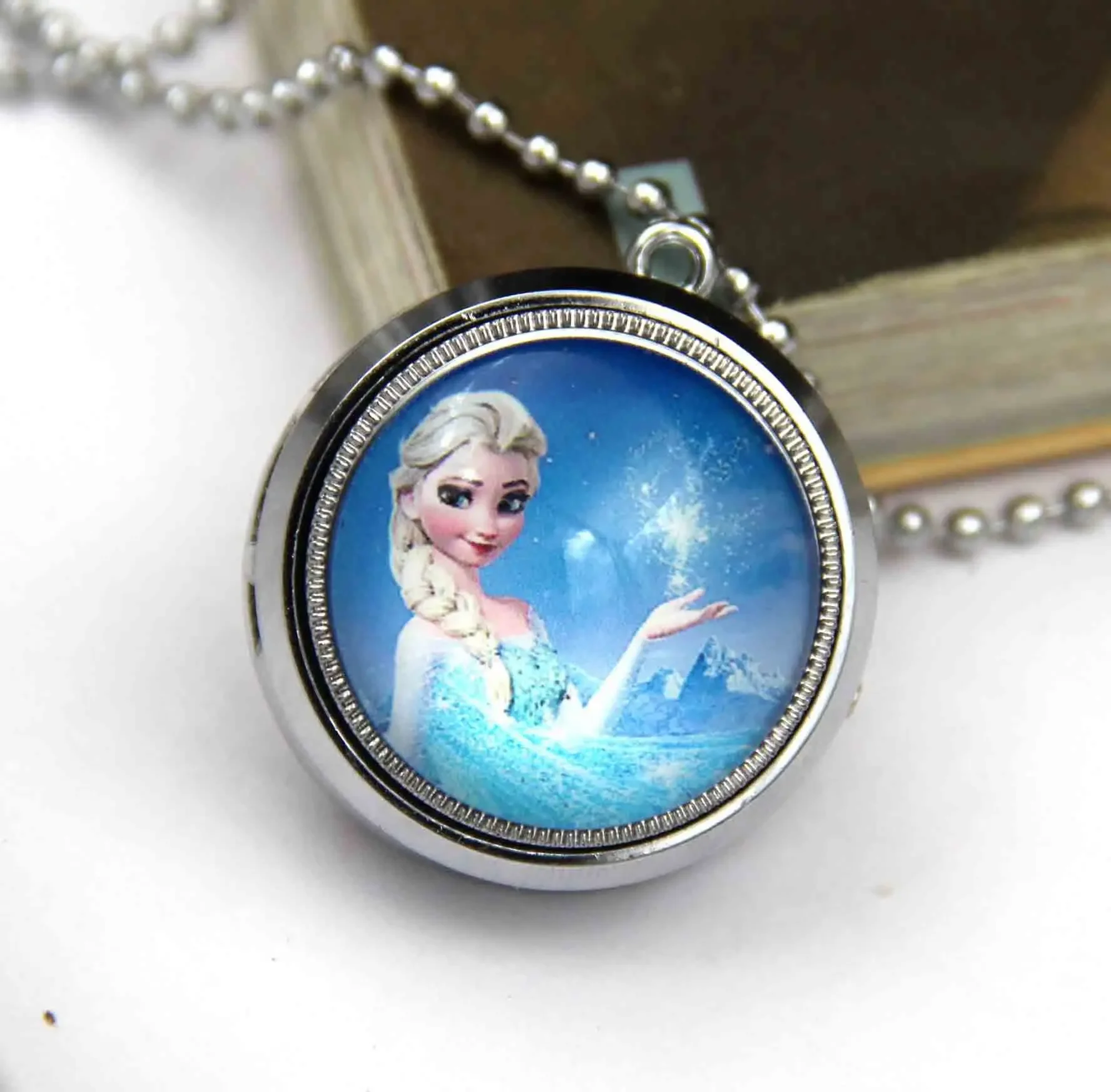 

Hot Selling Disney Anime Surrounding Pocket Watch Ice Queen Gyro Necklace Rotating Necklace Pocket Watch Gifts