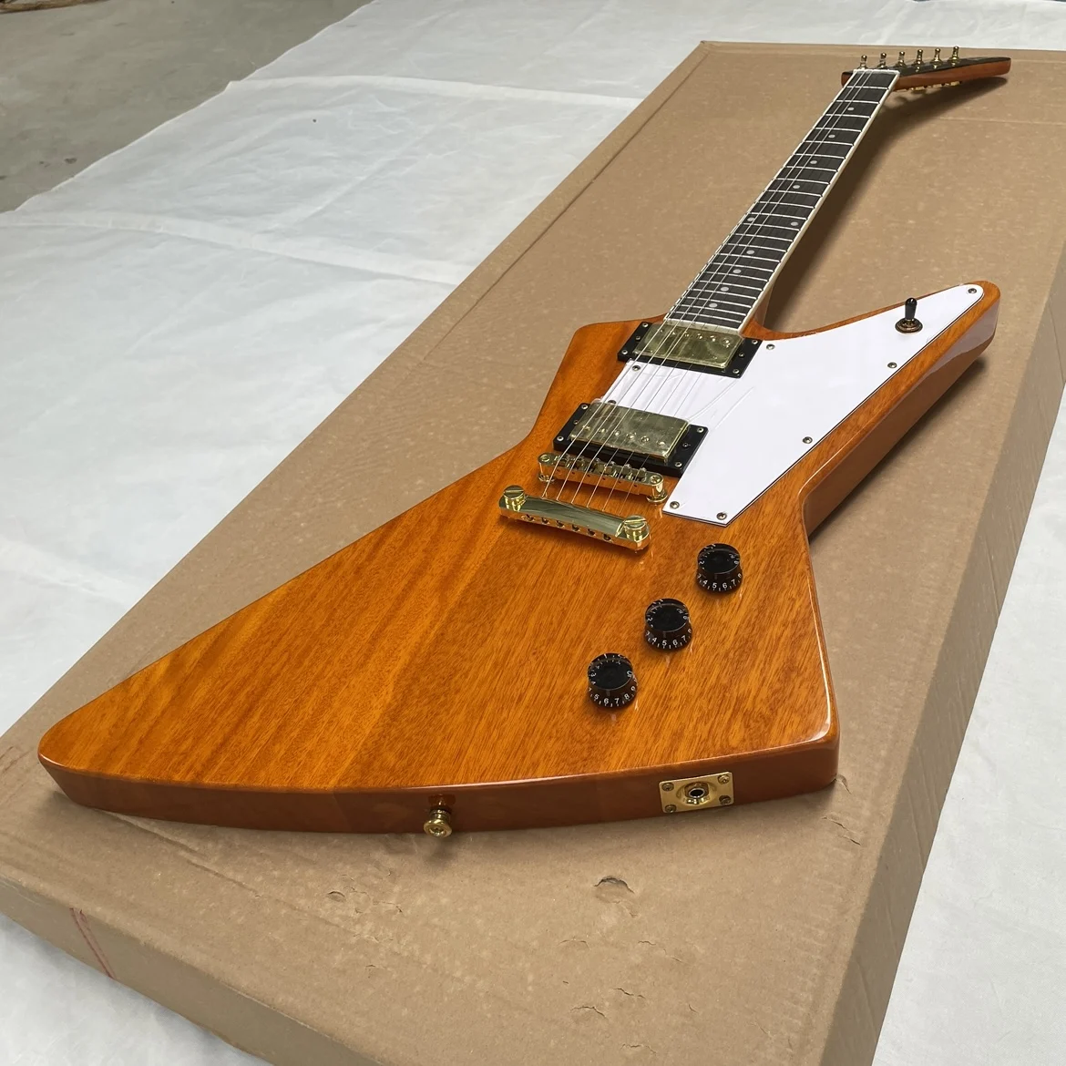 A six-string transparent yellow electricguitar with a white pickguard and gold hardware guitars.Professional performanceguitarra view 3
