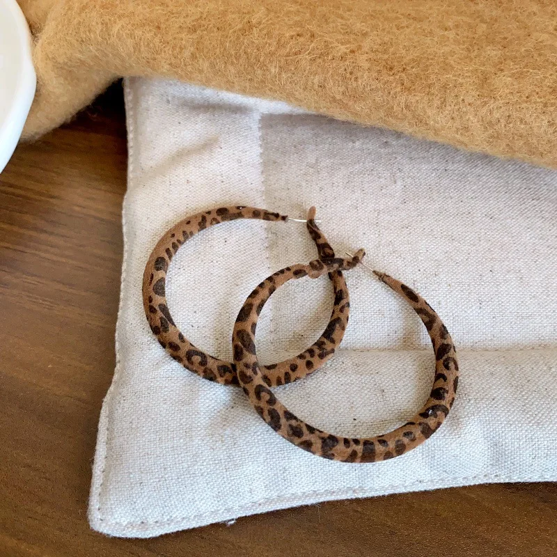 

Retro Velvet Leopard Print Earrings Heart Round Stud Earrings For Women Temperament Autumn Winter Fashion Jewelry Gifts