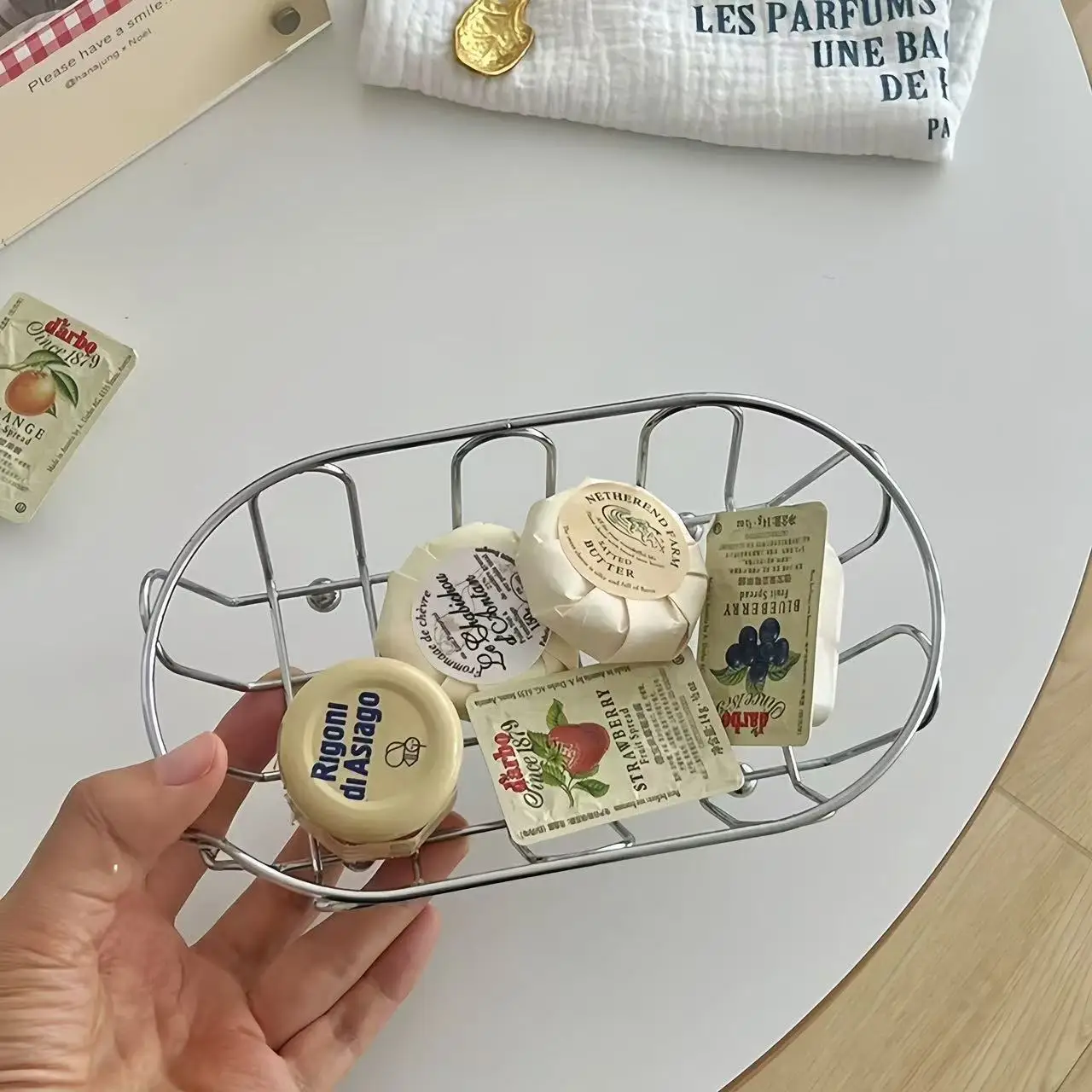 1 قطعة سلة تخزين من الفولاذ المقاوم للصدأ منظم متعدد الأغراض للملحقات ومستحضرات التجميل والزينة والمكتب ودعائم الصور وسلال الرف