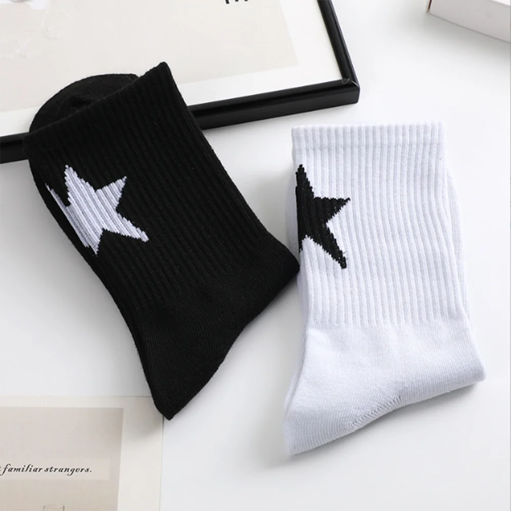 2/6 Pairs Unisex Black White Crew Socks with Stars Patterns Simple Popular Sweat-Absorbing Breathble Unisex Men Women Socks