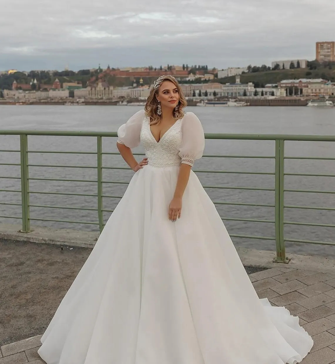 

Organza Lace Wedding Dresses Plus size Cap Puffy Short Sleeves V Neck Ball Gown Long Sweep Train Bride Gown Women Bridal Dress