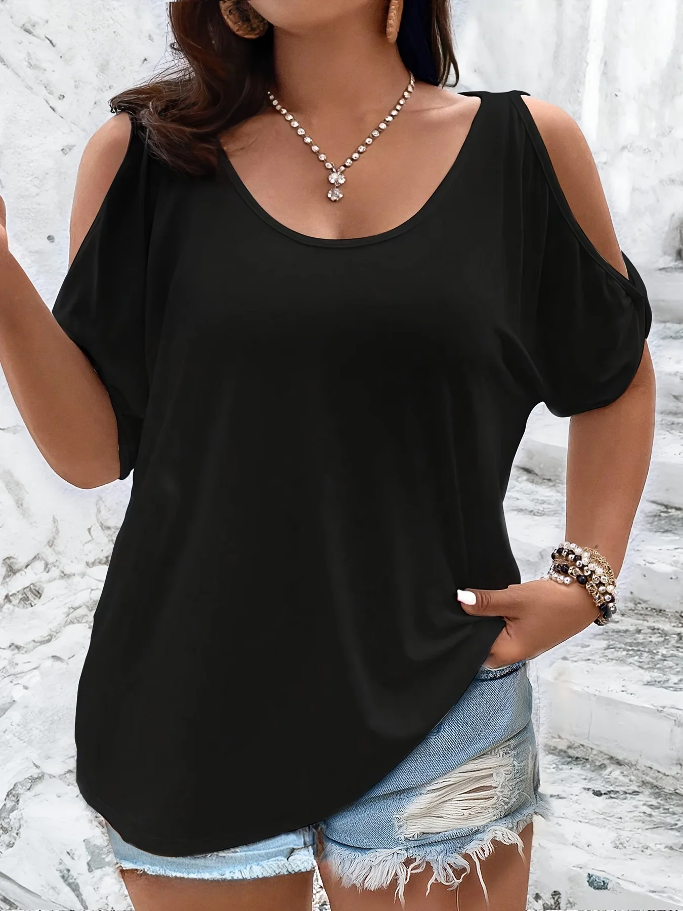 

Plus Size Cold Shoulder T-Shirt For Women Casual Loose Fit Summer Top With Trendy Cutouts