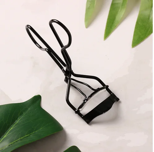 1Pcs Eyelash Curler ทนทานขนตาปลอม Curler คลิปซิลิโคน Beginner แต่งหน้าเครื่องสำอางค์เครื่องมือความงามผู้หญิงเงินสีดำ