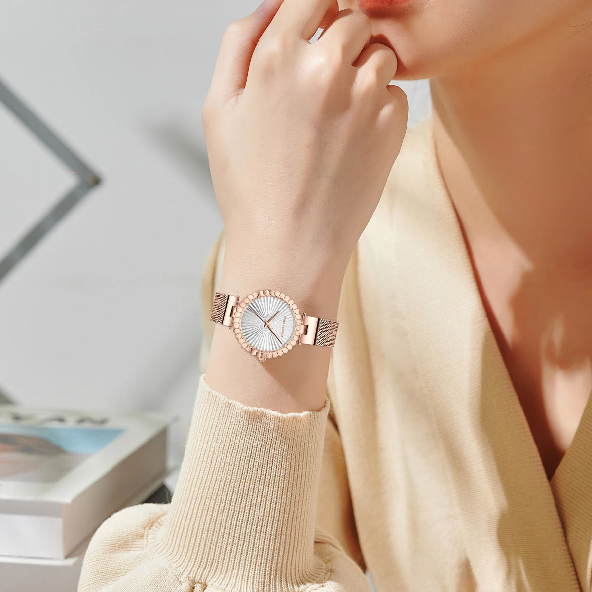 هانا مارتن العلامة التجارية الأصلية ساعة كوارتز نسائية 35 مللي متر الذهب هندسية الهاتفي شبكة من الاستانلس استيل حزام كوارتز حركة ساعة نسائية