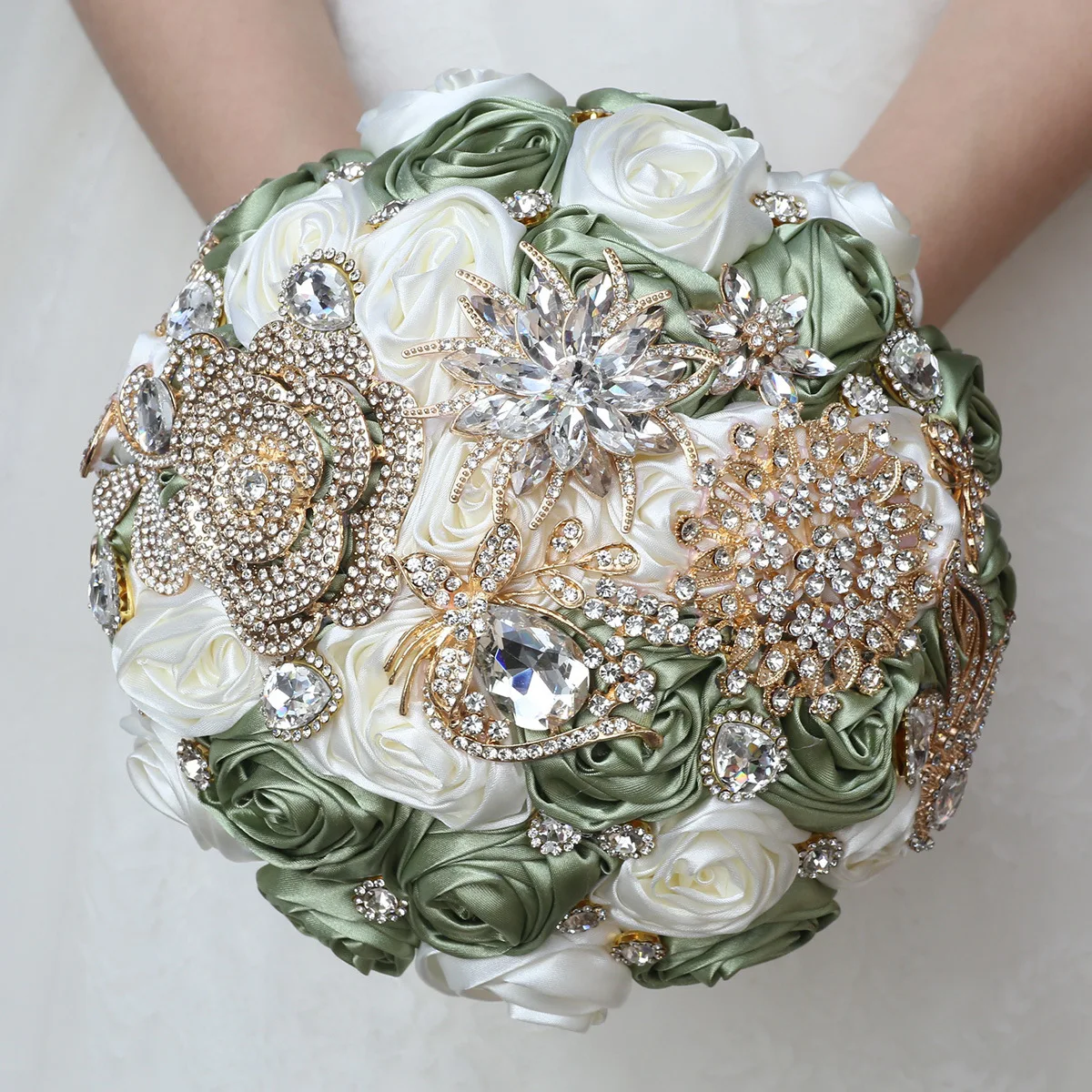 

Yannew Роскошный свадебный букет шалфейного зеленого цвета со стразами для невесты, подружки невесты, атласные розы ручной работы, букеты Quinceanera