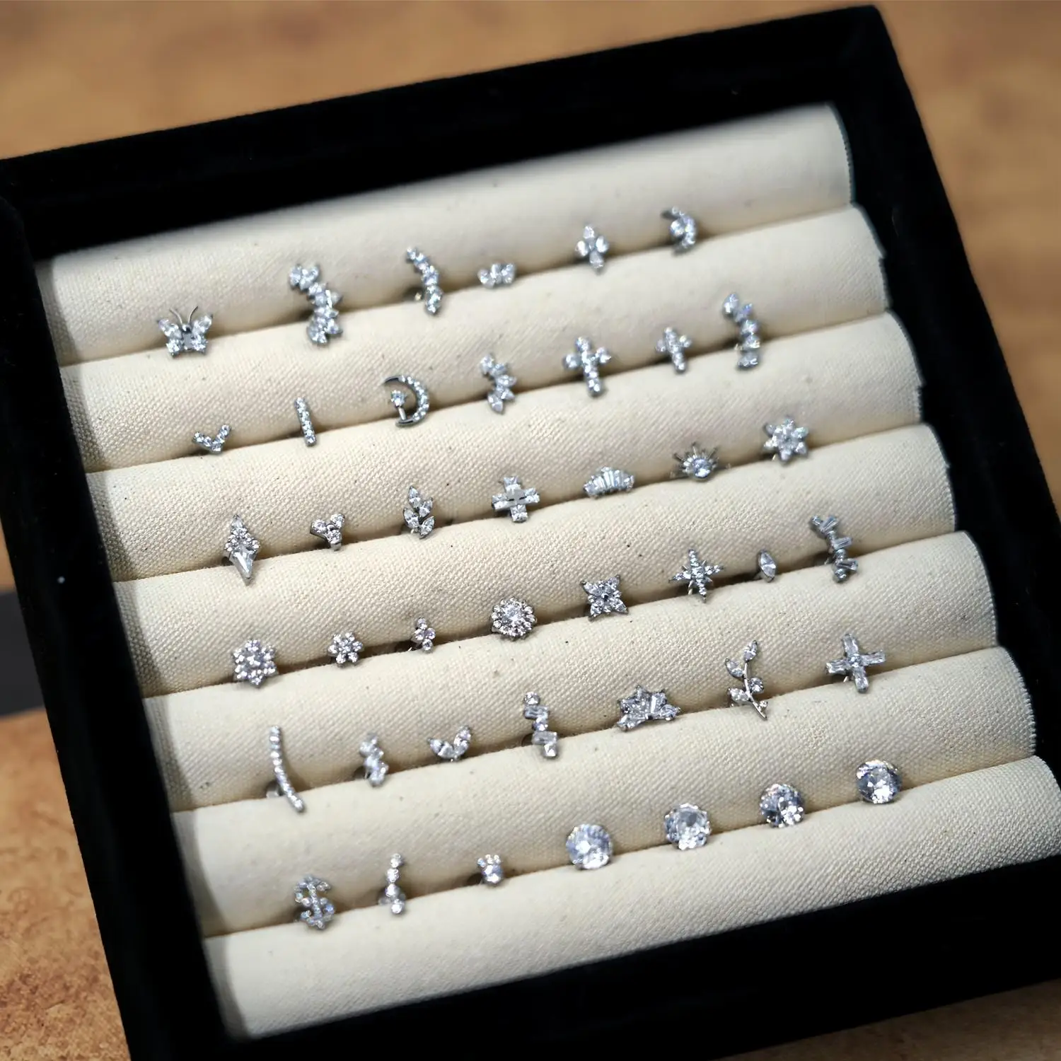 1Pc G23 التيتانيوم Labret الأذن Tragus أقراط Stud داخليا خيوط الزيركون حلقات الشفاه الغضروف حلبة ثقب المجوهرات الجسم 16G